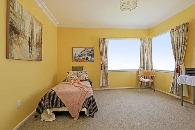 Photo of property in 215 Mayfair Avenue, Mayfair, Hastings, 4122