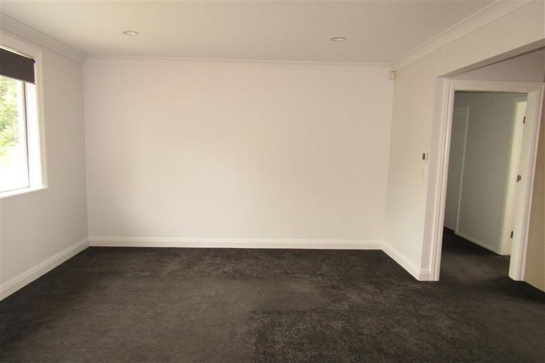 Photo of property in 118b Newlands Road, Newlands, Wellington, 6037