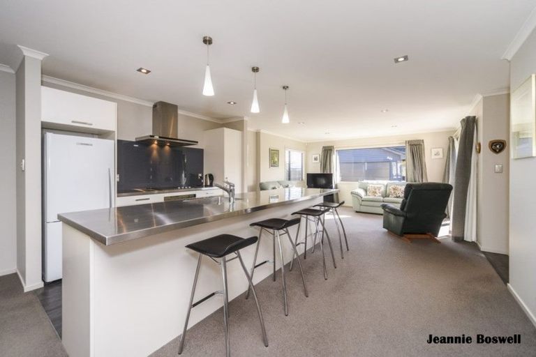 Photo of property in 5 Virtue Place, Hokowhitu, Palmerston North, 4410