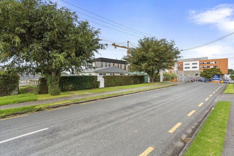 Photo of property in 51 Lyn Street, Lynmouth, New Plymouth, 4310