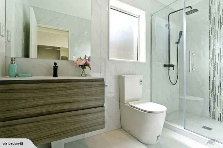 Photo of property in 12 Barrique Road, Kumeu, 0810