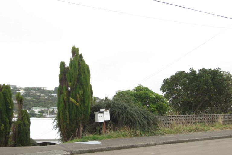 Photo of property in 41 Turville Crescent, Newlands, Wellington, 6037