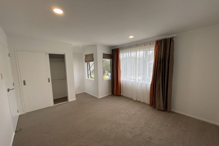 Photo of property in 17 Paparahi Place, Wainui, 0992