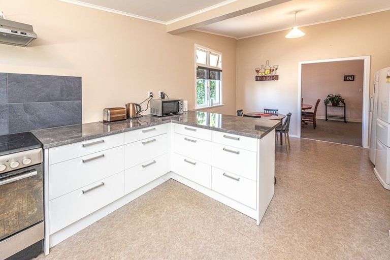 Photo of property in 42 Gloag Street, Waverley, 4510