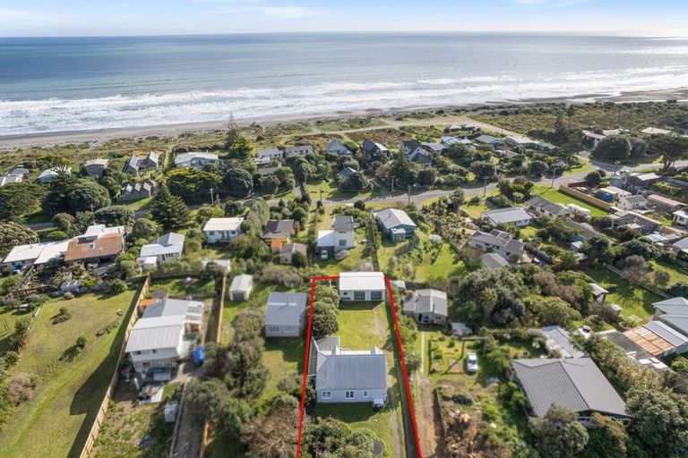 Photo of property in 39 Dixie Street, Te Horo Beach, Otaki, 5581