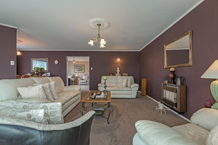 Photo of property in 67 Pacific Drive, Fitzherbert, Palmerston North, 4410