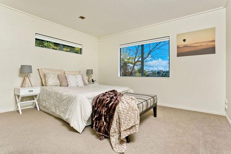 Photo of property in 229a Wairau Road, Totara Vale, Auckland, 0627