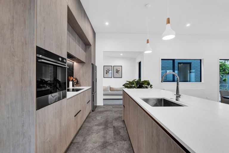 Photo of property in 7c Strandon Place, Strandon, New Plymouth, 4312