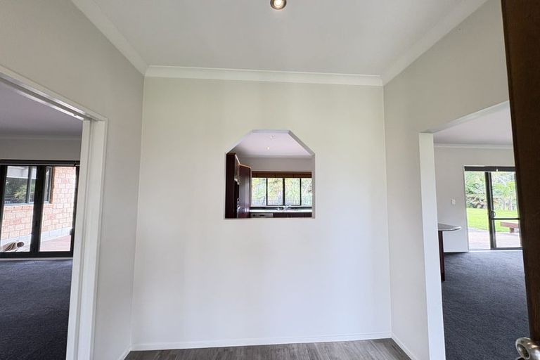 Photo of property in 30 Foster Road, Kumeu, 0891