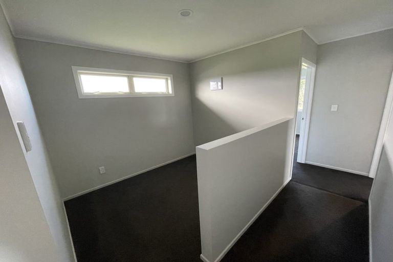 Photo of property in 32 Canal Road West, Waitakaruru, Ngatea, 3576