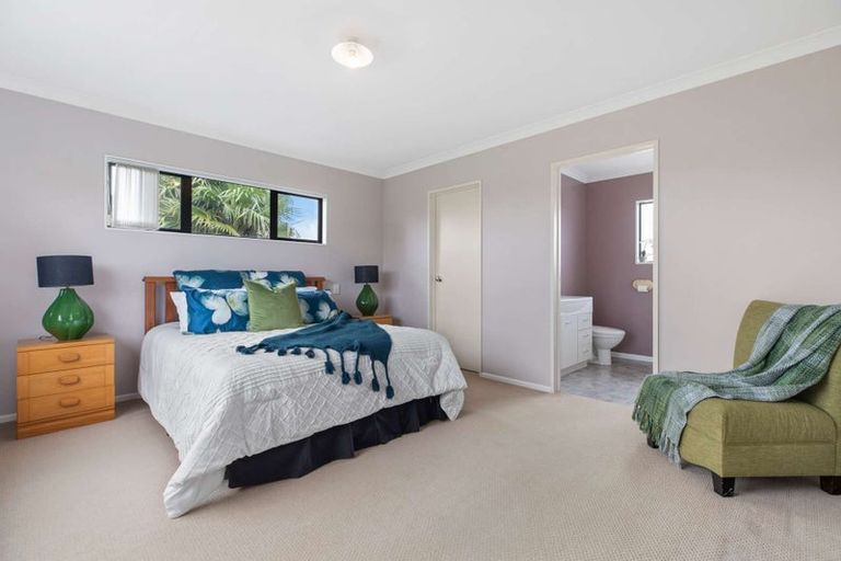 Photo of property in 5 Hocken Place, Mangere Bridge, Auckland, 2022