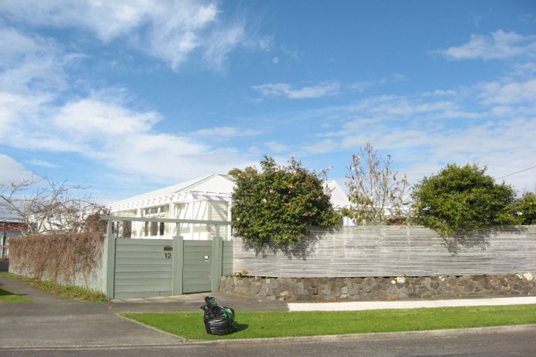 Photo of property in 12 Shortland Street, Lower Vogeltown, New Plymouth, 4310