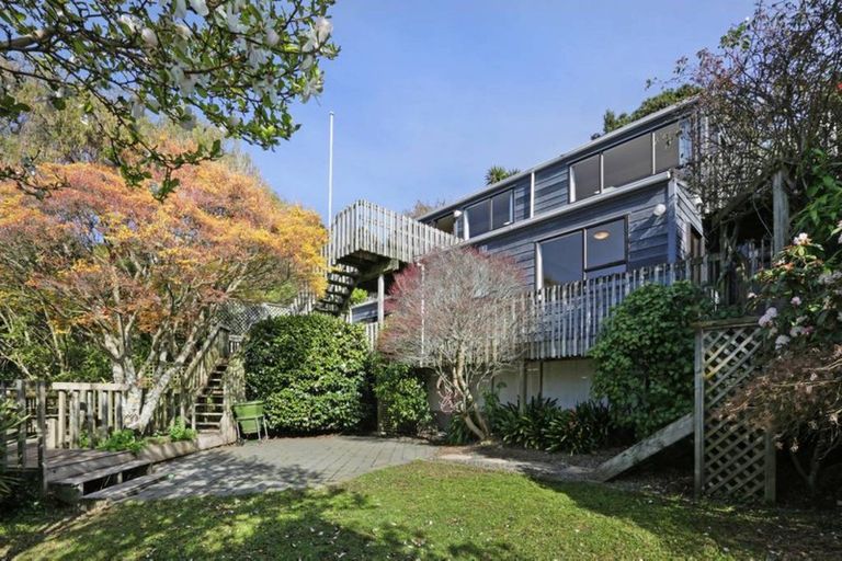 Photo of property in 33 Oak Avenue, Paremata, Porirua, 5024