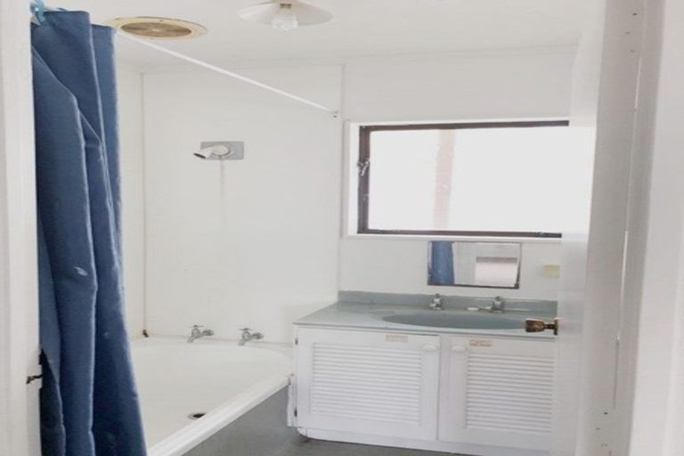 Photo of property in 127 Moire Road, West Harbour, Auckland, 0618