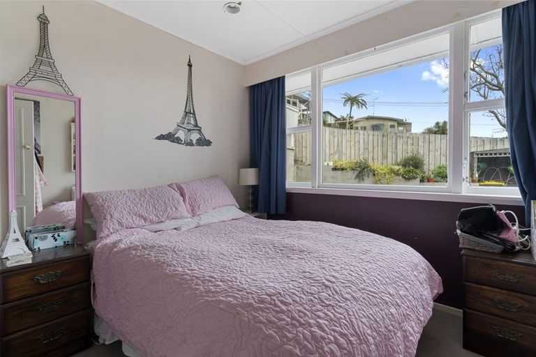 Photo of property in 335f Devon Street West, New Plymouth, 4310