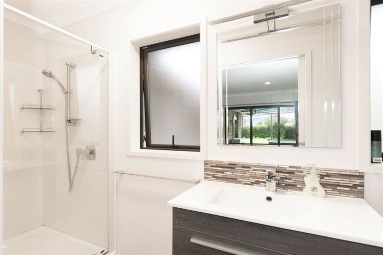 Photo of property in 356 Kimberley Road, Levin, 5571