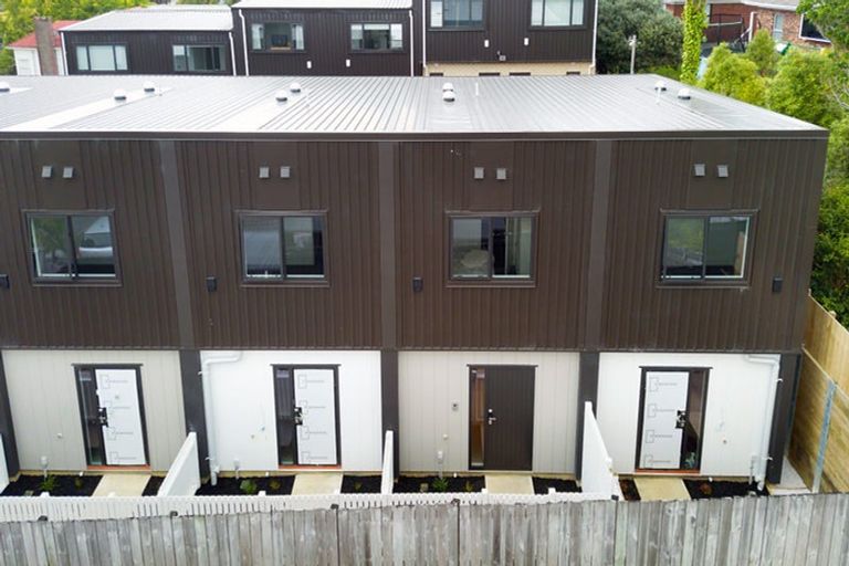 Photo of property in 9/52 Newington Road, Henderson, Auckland, 0612