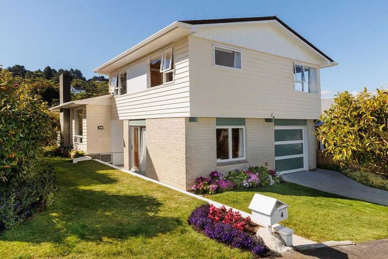 Photo of property in 4 Panorama Grove, Harbour View, Lower Hutt, 5010