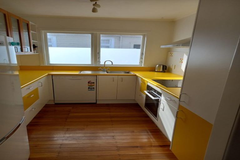 Photo of property in 1/15 Apu Crescent, Lyall Bay, Wellington, 6022
