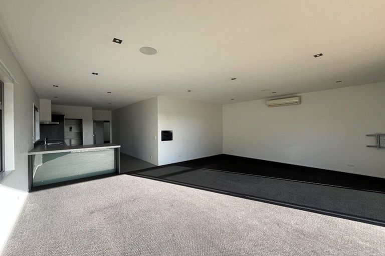 Photo of property in 292 Devon Street West, New Plymouth, 4310