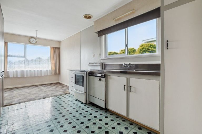 Photo of property in 2 Whakawhiti Street, Marfell, New Plymouth, 4310