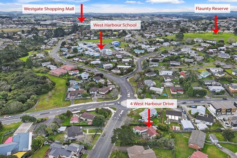 Photo of property in 4 West Harbour Drive, West Harbour, Auckland, 0618