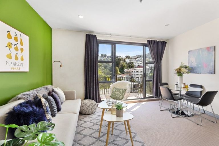 Photo of property in Atrium Towers, 7j/154 The Terrace, Wellington Central, Wellington, 6011