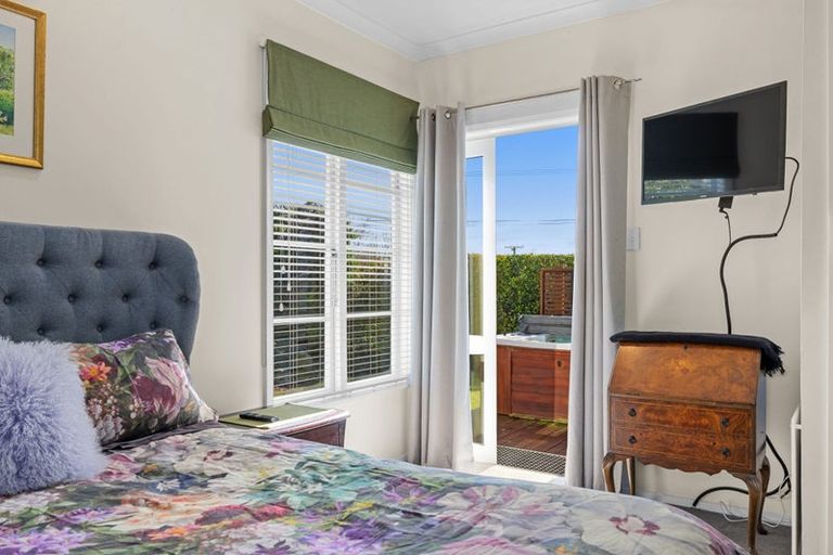 Photo of property in 28 Oxford Street, Martinborough, 5711