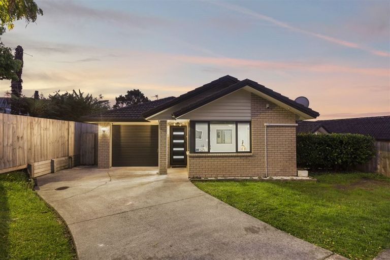 Photo of property in 2 Anna Lane, Glen Eden, Auckland, 0602