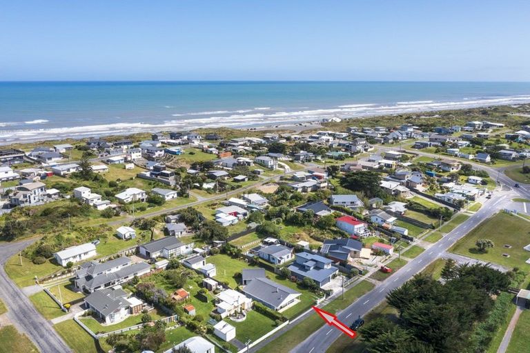 Photo of property in 36 Signal Street, Foxton Beach, Foxton, 4815