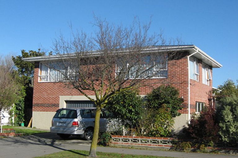 Photo of property in 17 Warren Crescent, Hillmorton, Christchurch, 8025