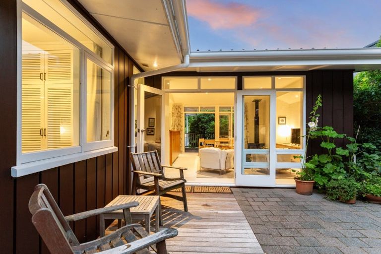 Photo of property in 5 Christina Grove, Normandale, Lower Hutt, 5010