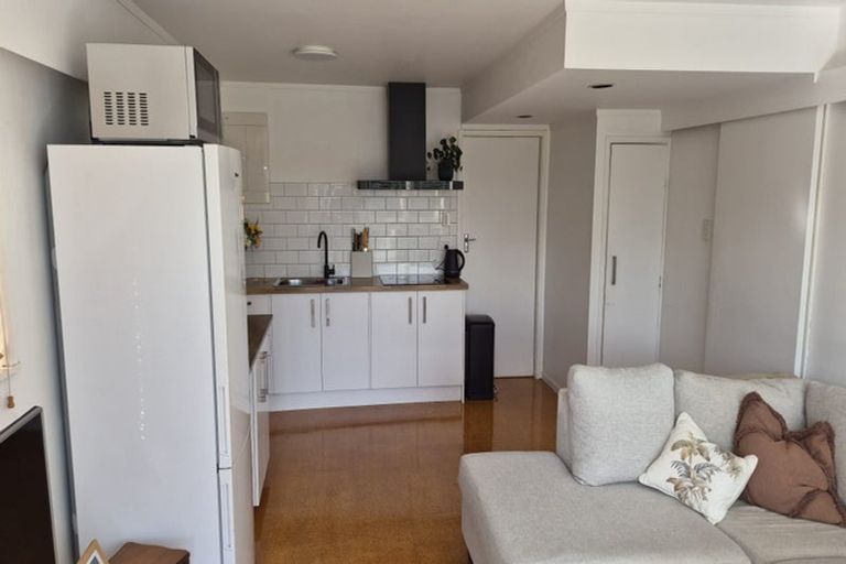 Photo of property in 5 Madison Place, Forrest Hill, Auckland, 0620
