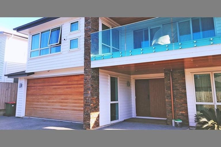 Photo of property in 6 Lancia Way, Oteha, Auckland, 0632