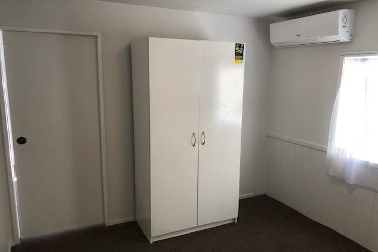 Photo of property in 20a Lyndfield Lane, Newlands, Wellington, 6037