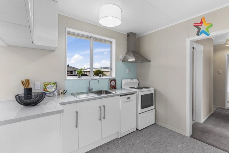 Photo of property in 15b Pencarrow Crescent, Wainuiomata, Lower Hutt, 5014