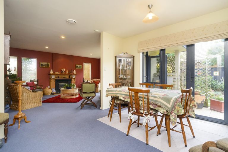 Photo of property in 24 Clearview Drive, Milson, Palmerston North, 4414