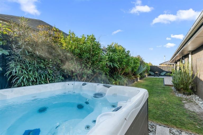 Photo of property in 25 Katrine Drive, Marshland, Christchurch, 8083