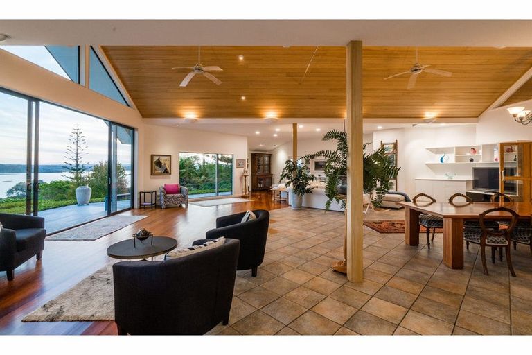 Photo of property in 2 Doves Bay Road, Kerikeri, 0294