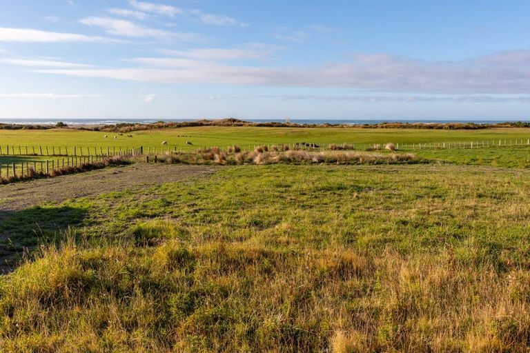 Photo of property in 109 Seaview Road, Herbertville, 4970