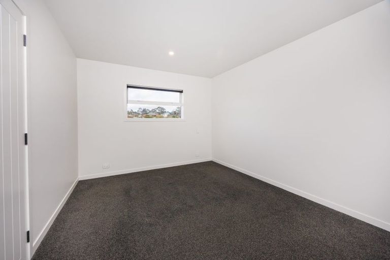 Photo of property in 37 Vaucluse Heights, Fitzherbert, Palmerston North, 4410
