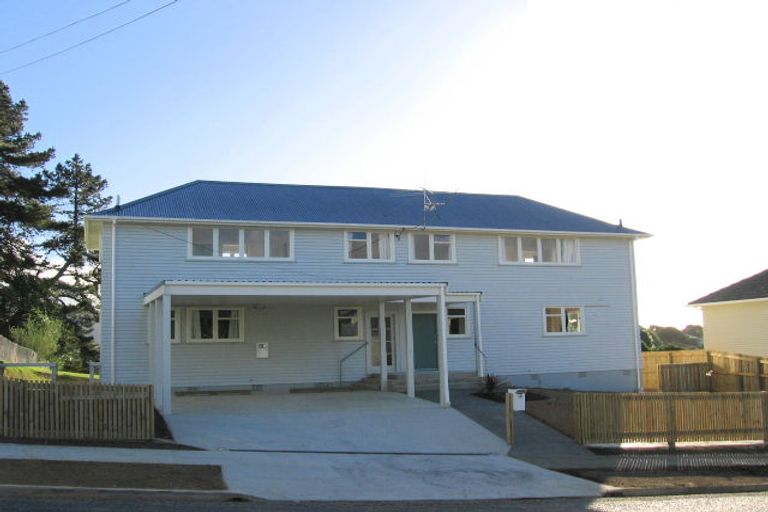 Photo of property in 16 Sievers Grove, Cannons Creek, Porirua, 5024