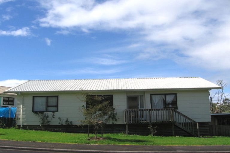 Photo of property in 40 Riserra Drive, Ranui, Auckland, 0612