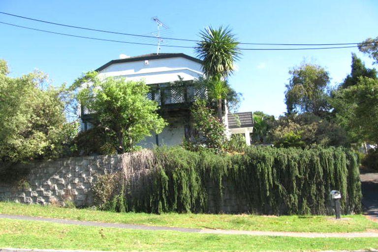 Photo of property in 1/28 Hebron Road, Waiake, Auckland, 0630