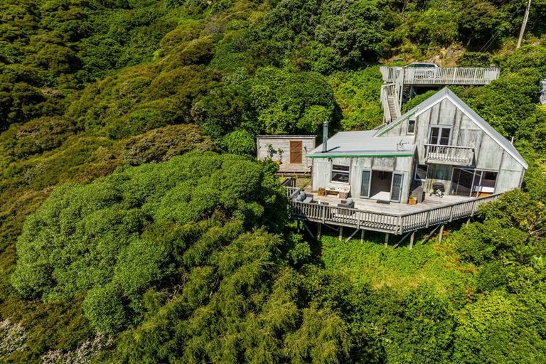 Photo of property in 105 Cluny Road, Plimmerton, Porirua, 5026