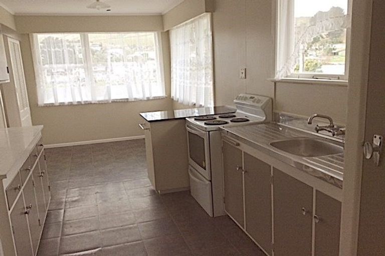 Photo of property in 123 Driver Crescent, Cannons Creek, Porirua, 5024