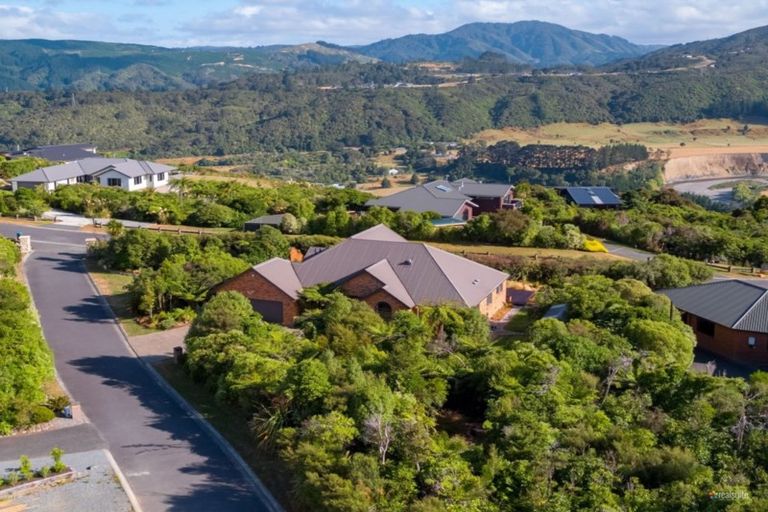 Photo of property in 70 Mount Marua Way, Timberlea, Upper Hutt, 5018