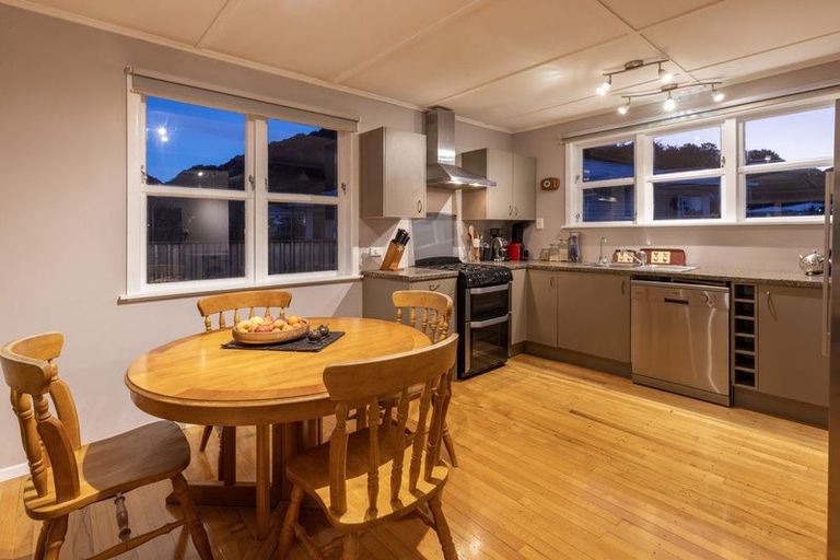 Photo of property in 4 Brazier Grove, Paraparaumu, 5032