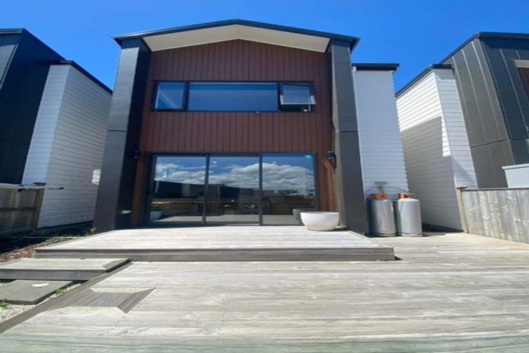 Photo of property in 10 Parahau Road, Papakura, 2110