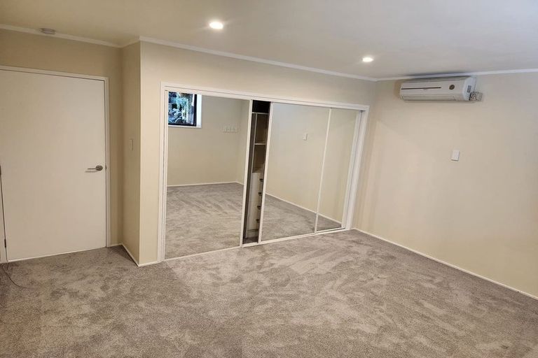 Photo of property in 102 Wiseley Road, West Harbour, Auckland, 0618